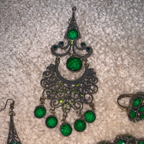 Green and Silver Jewelry Set - Picture 1 of 6